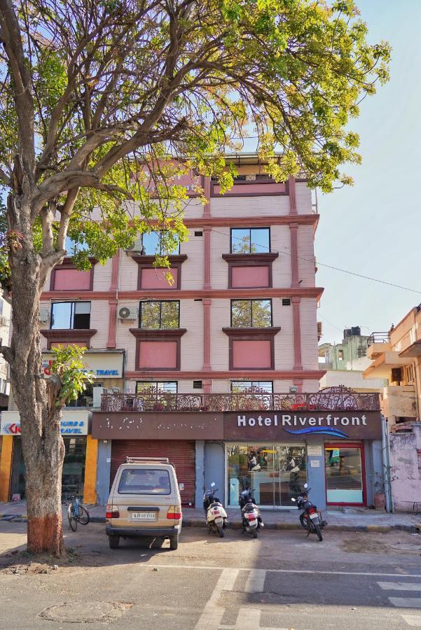 Hotel Riverfront Ahmedabad Exterior foto