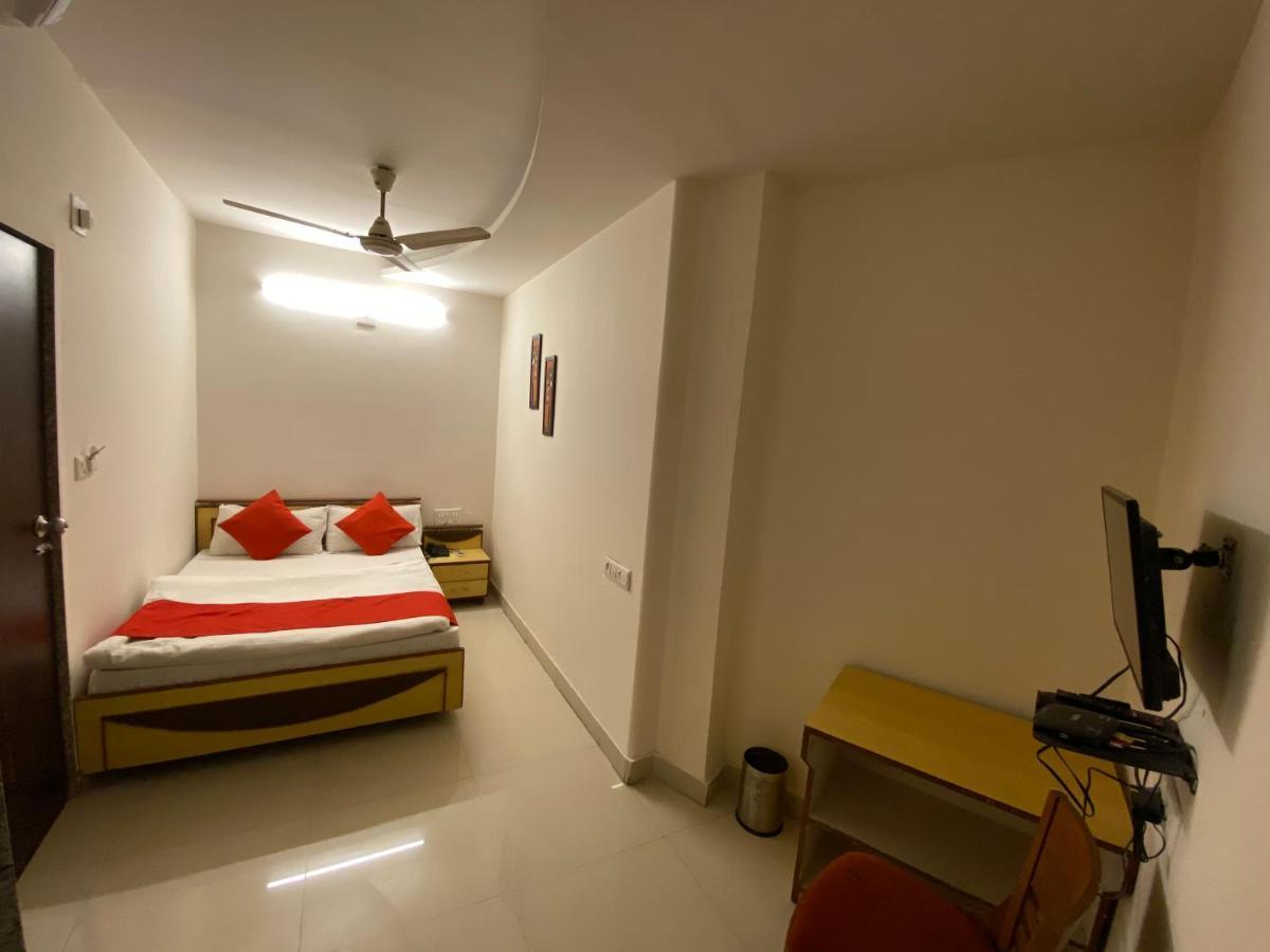 Hotel Riverfront Ahmedabad Exterior foto